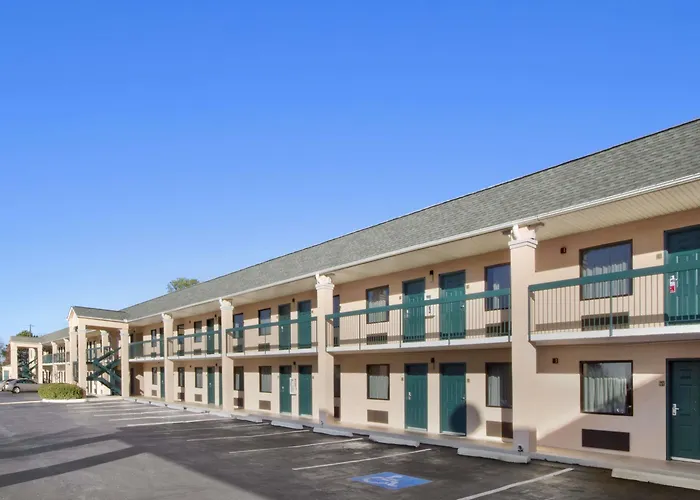 Days Inn By Wyndham Lexington-Columbia