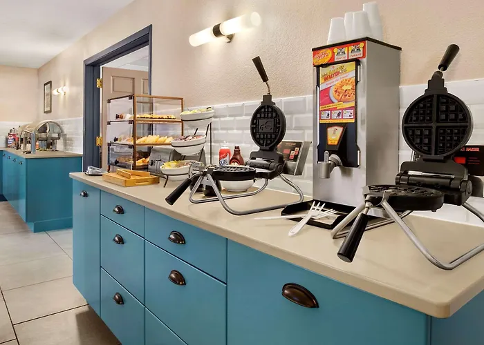 Country Inn & Suites By Radisson, Decorah, Ia
