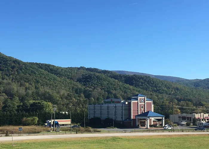 Mountain Inn & Suites