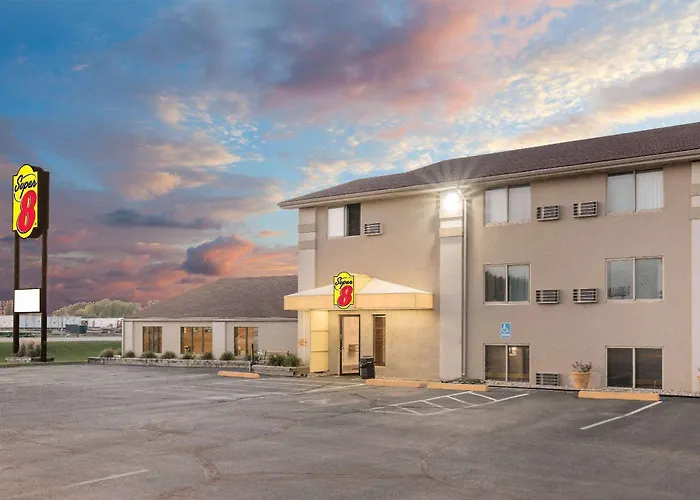 Super 8 By Wyndham Watertown