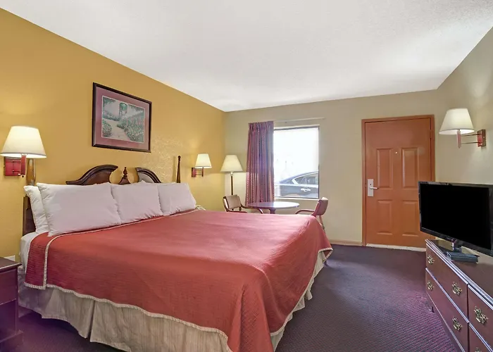 Travelodge By Wyndham Forest Park Atlanta South