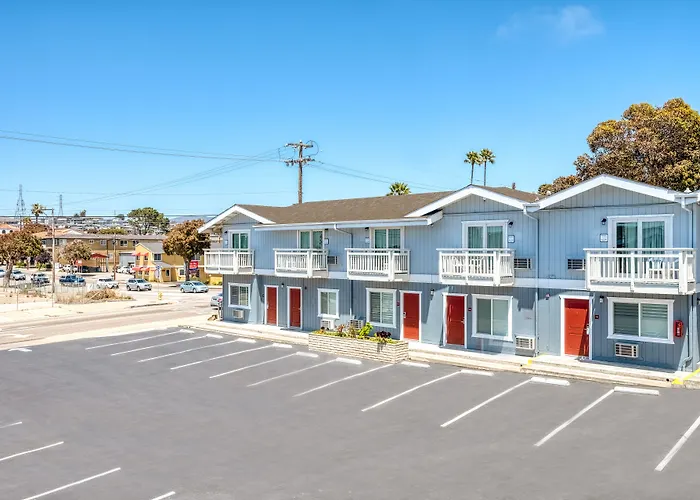Harbor House Inn