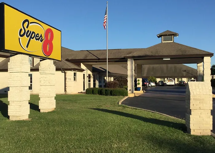 Super 8 By Wyndham Cleburne