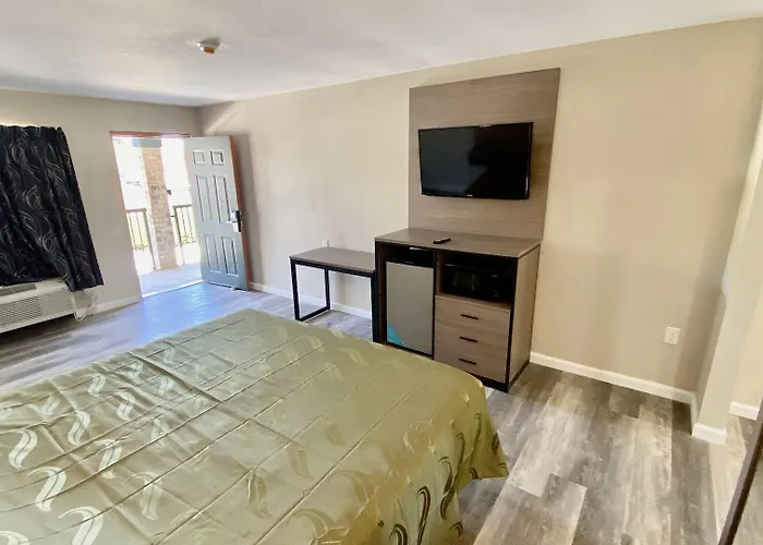 Brentwood Inn & Suites