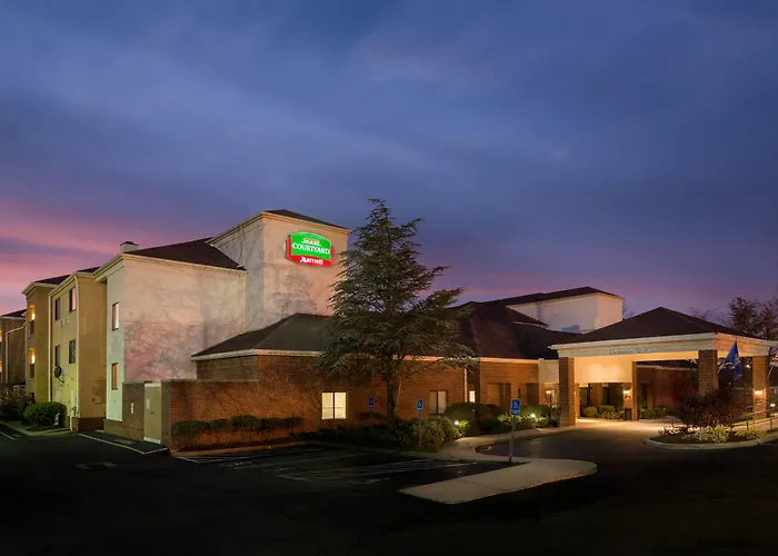 Courtyard By Marriott New Haven Orange