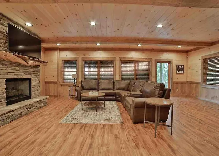 Mountain Hideaway With Hot Tub & Fire Pit