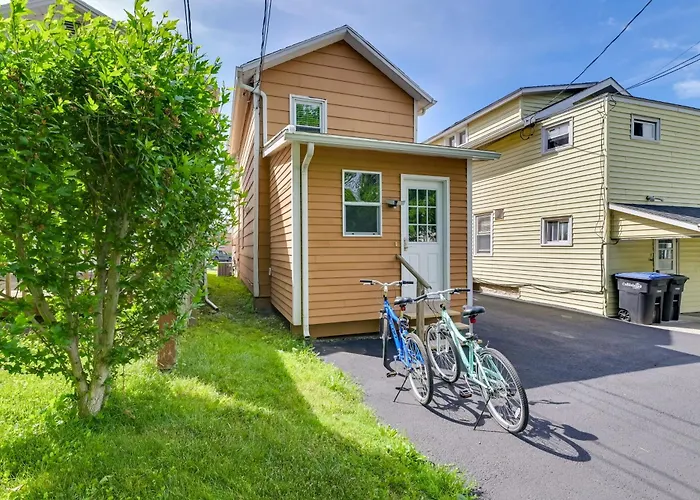 Walk To Parks & Dining: Cozy Canandaigua Home!