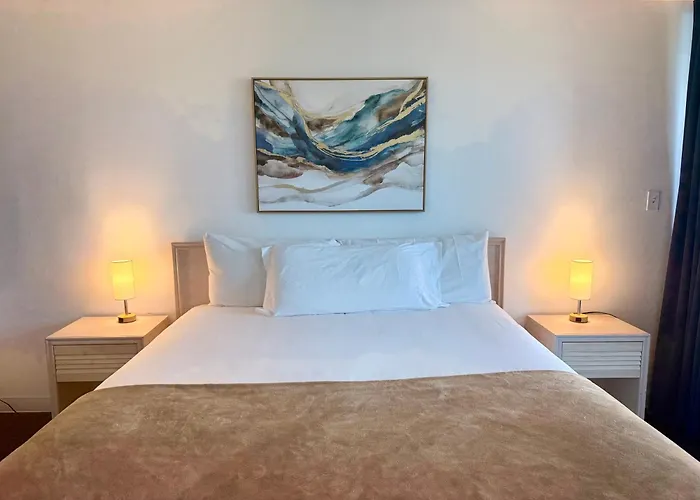 Foghorn Harbor Inn
