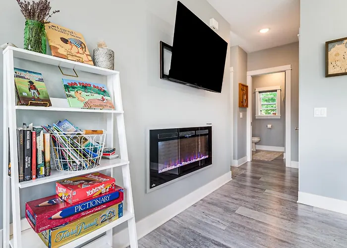 Walk To Dtwn: Charlevoix Condo W/ Fireplace