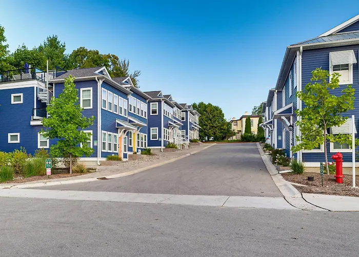 Walk To Dtwn: Charlevoix Condo W/ Fireplace