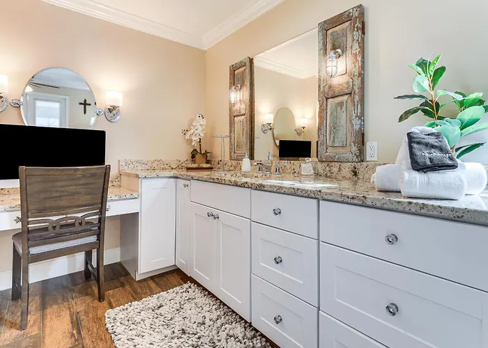 Luxe Jupiter Home W/ Pool House, Near Golf & Beach