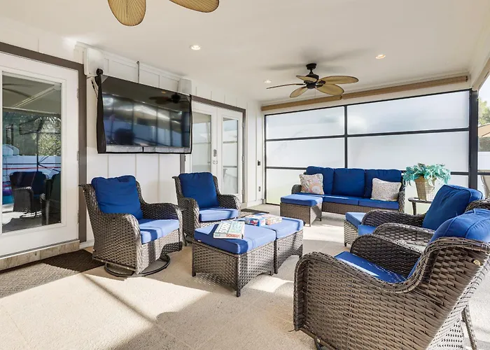 Luxe Jupiter Home W/ Pool House, Near Golf & Beach