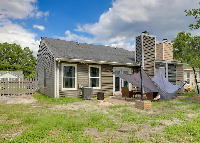 Charming Jacksonville Abode W/ Patio!