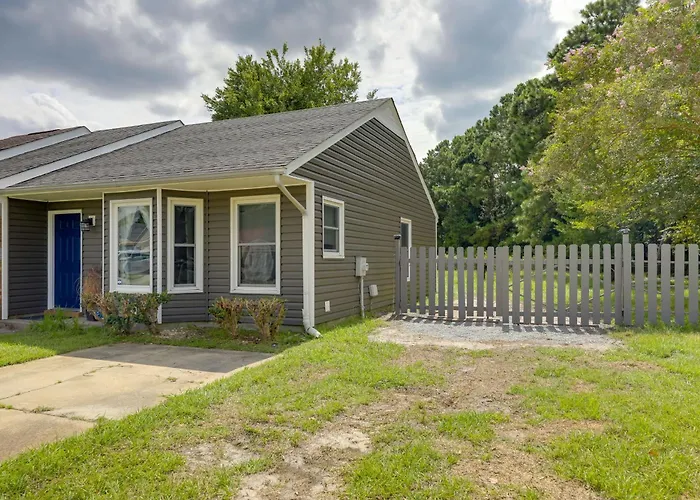 Charming Jacksonville Abode W/ Patio!