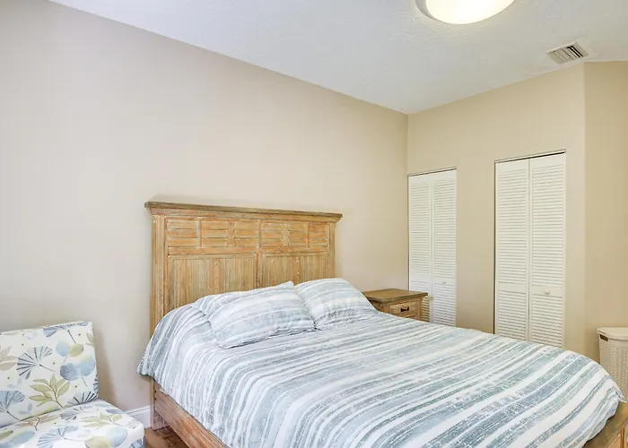 Walk To The Beach! New Smyrna Hideaway W/ Patio