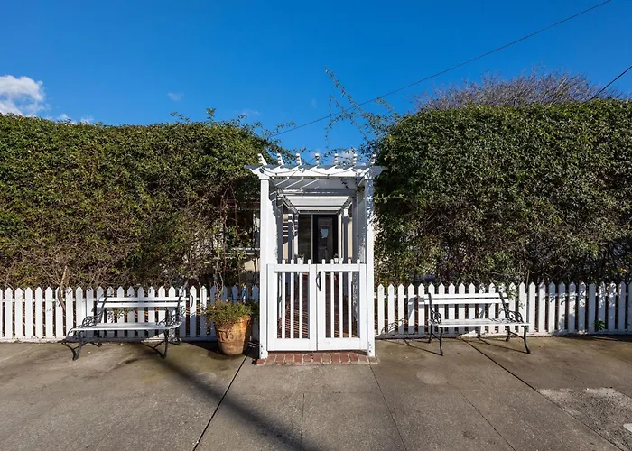 Charming Garden Cottage- Steps To Historic Old Town Half Moon Bay