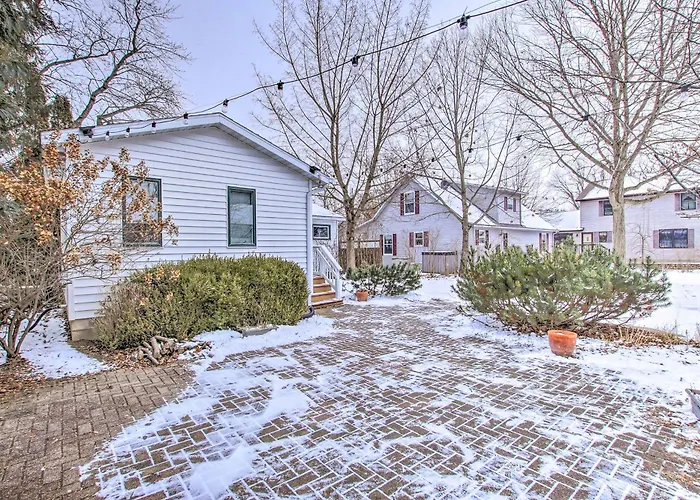 Green Lake Vacation Home W/ Screened Porch!