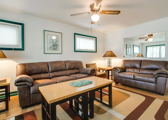 Neenah Home W/ Deck: Near Lake Winnebago