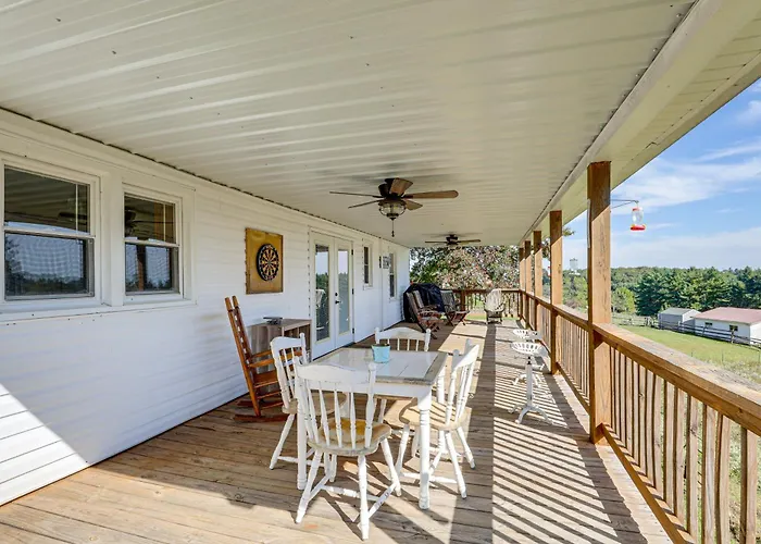 Expansive Yard, Beautiful Views! Sparta Getaway