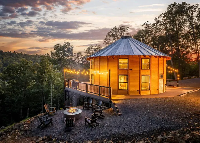 Skyline Yurt: Hot Tub~Wood Stove~Wifi~Evcharger