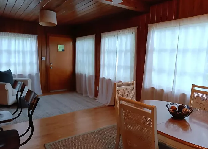 Mid Century Style Cottage Near Historic Downtown