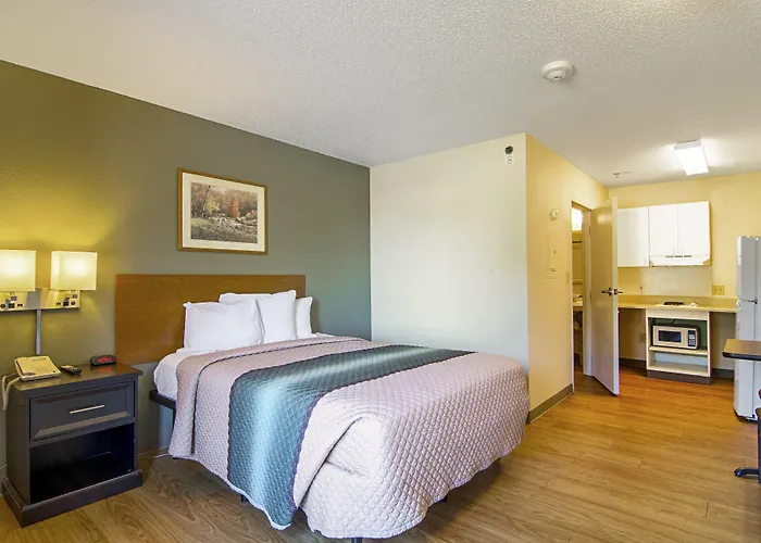 Hometowne Studios By Red Roof Chicago - Waukegan