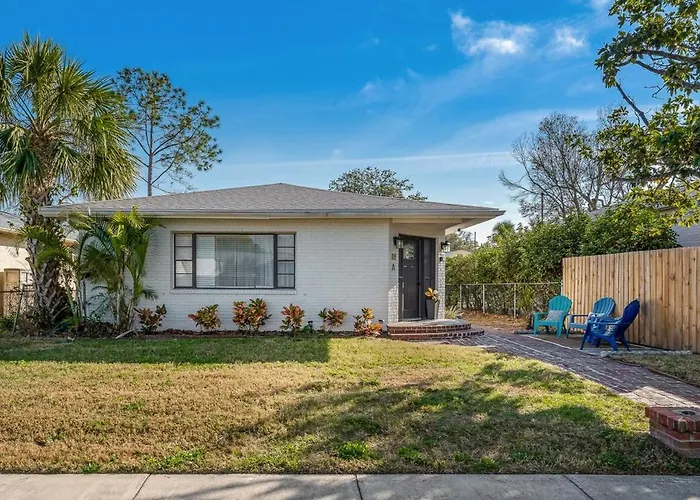 Luxury Home & Mins To Beach And Walk To Downtown