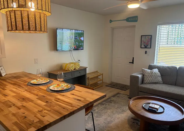 Malyn 107, Waterfront Condo, Short Walk To Beach