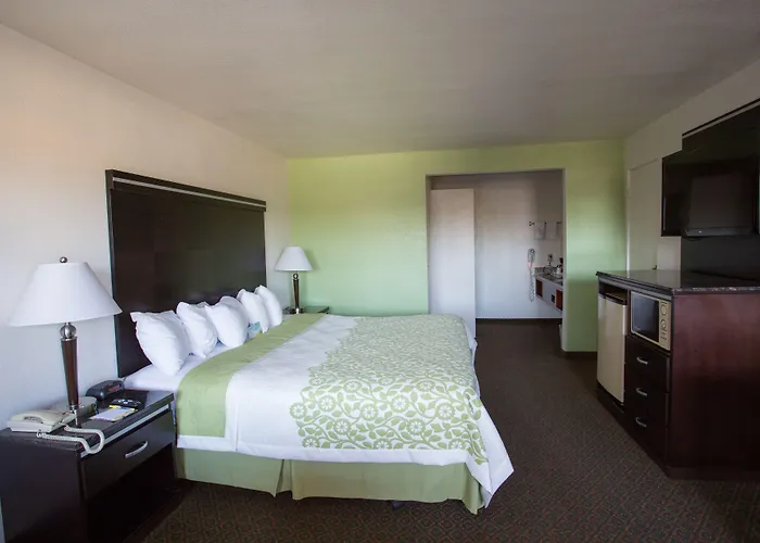 Days Inn By Wyndham Oceanside