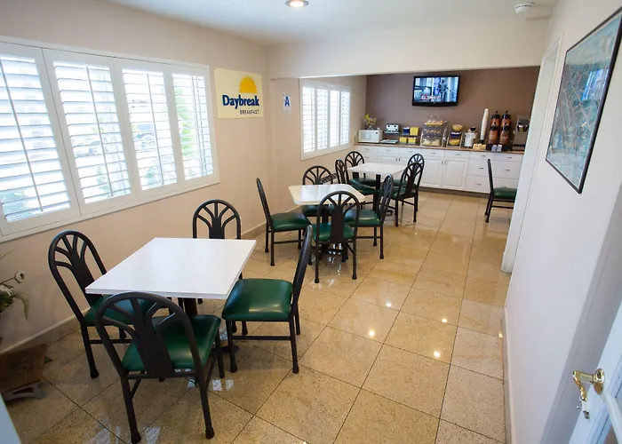 Days Inn By Wyndham Oceanside