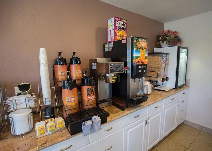 Days Inn By Wyndham Oceanside