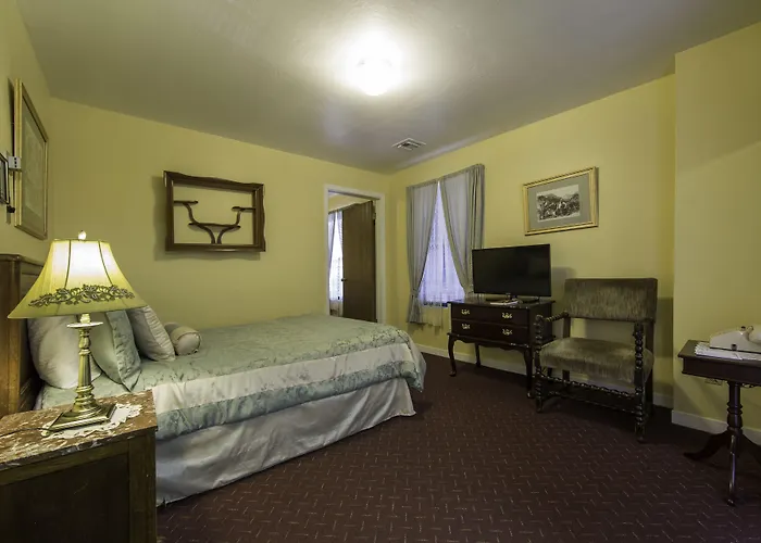 Historic Cary House Hotel