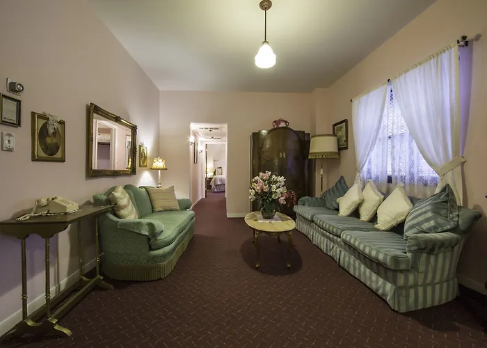 Historic Cary House Hotel