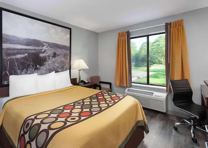 Super 8 By Wyndham Sun Prairie/Madison E