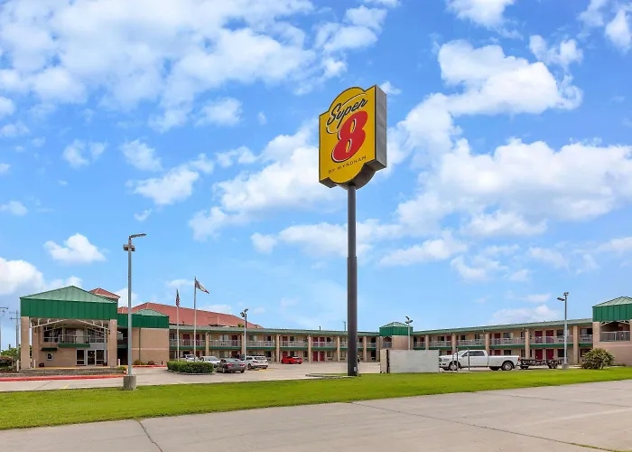 Super 8 By Wyndham Seguin