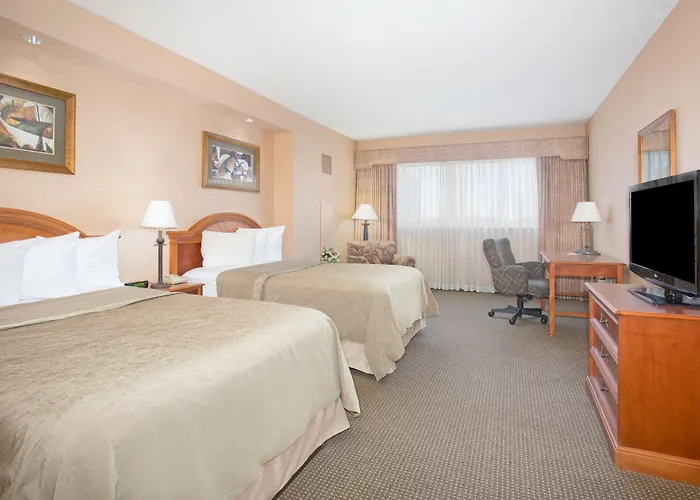 Hotel Topeka At City Center