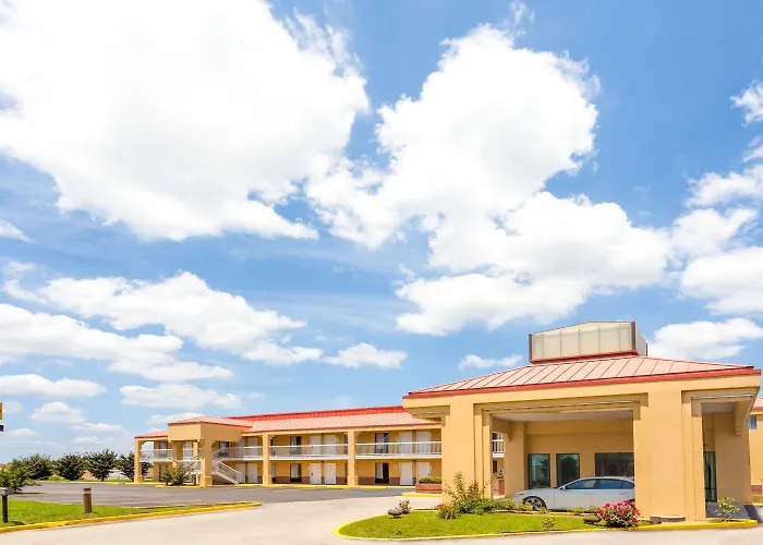 Super 8 By Wyndham Madison/Ridgeland Area