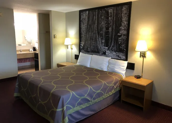 Super 8 By Wyndham Crescent City