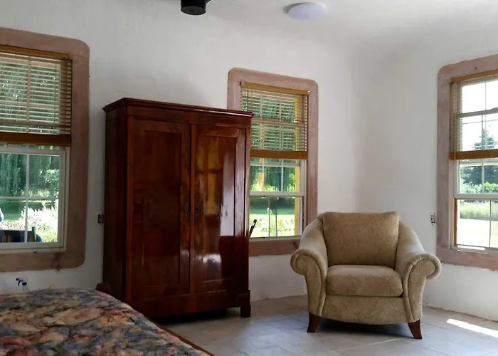 Pet-Friendly Cottage In A Working Farm Near Hudson, New York