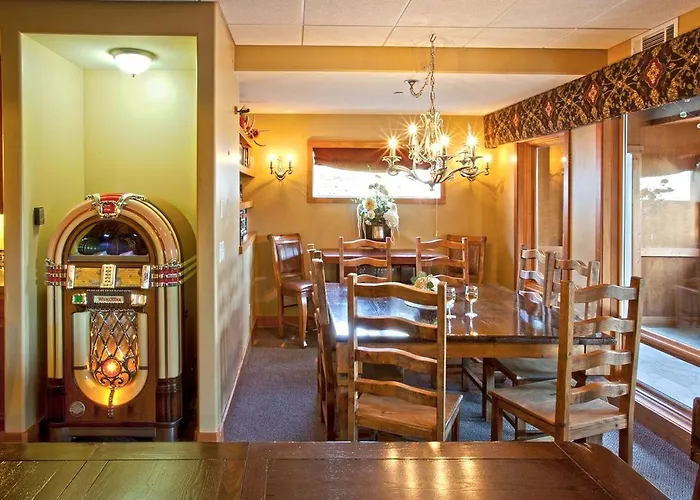 Spacious Vacation Rental For Groups Or Events With Sauna And Hot Tub In Athol, Idaho