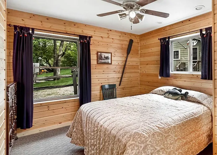 Minnesota Glamping Retreat In Lakeside Cabin For 6 In Fergus Falls