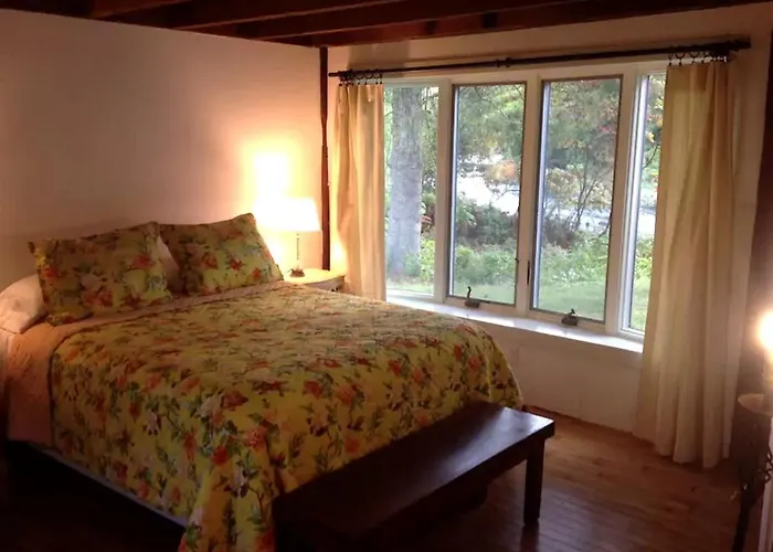 Secluded Cabin With Gorgeous Views Near Stockbridge In The Berkshires Of Massachusetts