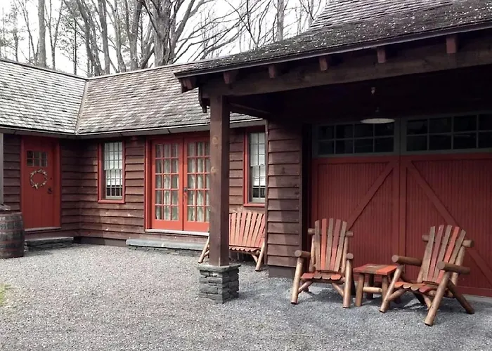 Romantic Year-Round Cabin Getaway With Free Wi-Fi In Saugerties, New York