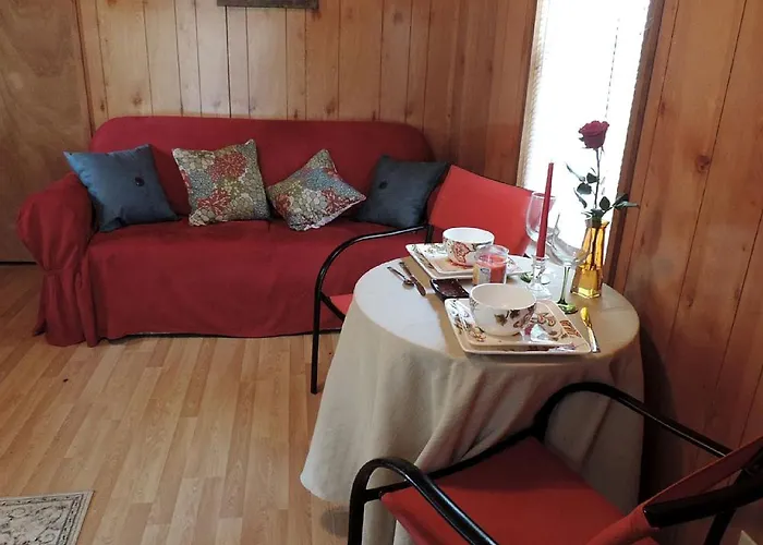 Cozy And Comfortable Cabin Rental Just 15 Minutes From San Antonio, Texas