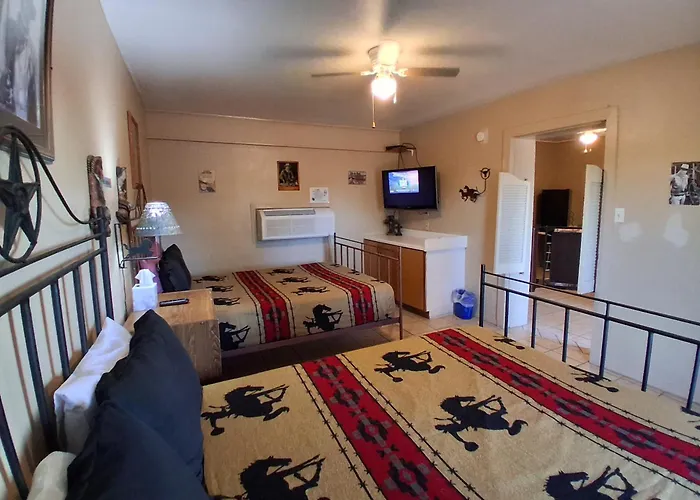 Hill Country Lodge And Mini Storages