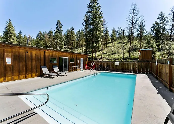 Fully-Equipped Airstream Rental For Glamping In Chelan, Washington