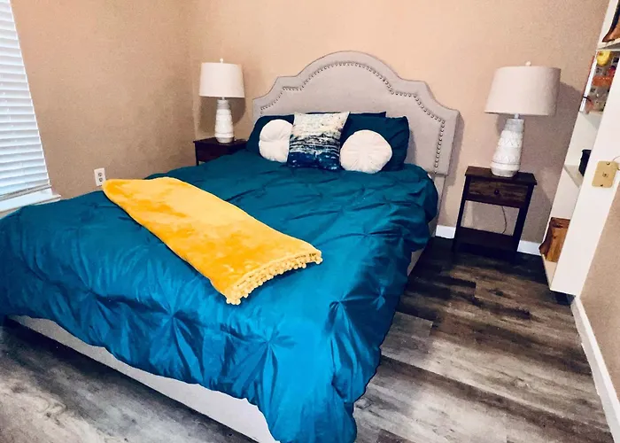 Katy Hideaway - Charming 3 Bdr
