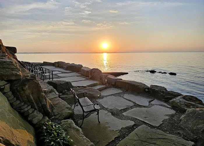 Charming Beach Cottage Along Lake Erie Near Cleveland, Ohio