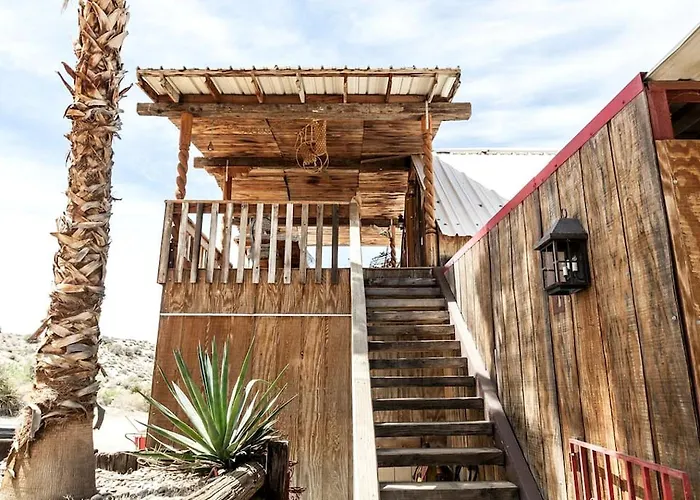 Unique Desert Experience For A Romantic Getaway Ideal For Exotic Animal Lovers In Morongo Valley, California.