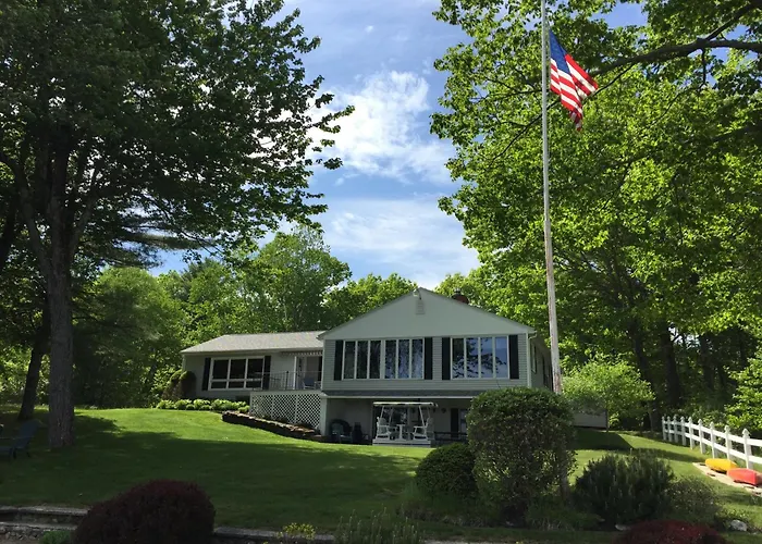 Charming & Cozy Lakefront Home - Private Beach!